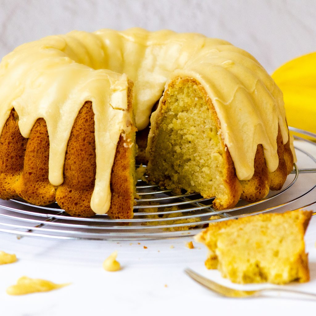 Crème-Filled Golden Bundt Cake Recipe 